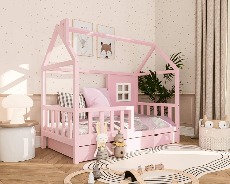 łóżko domek dziecięce drewniane z barierką i okienkiem wykonane z litego drewna sosnowego