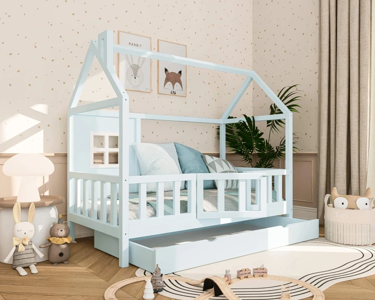 łóżko domek dziecięce drewniane z barierką i okienkiem wykonane z litego drewna sosnowego