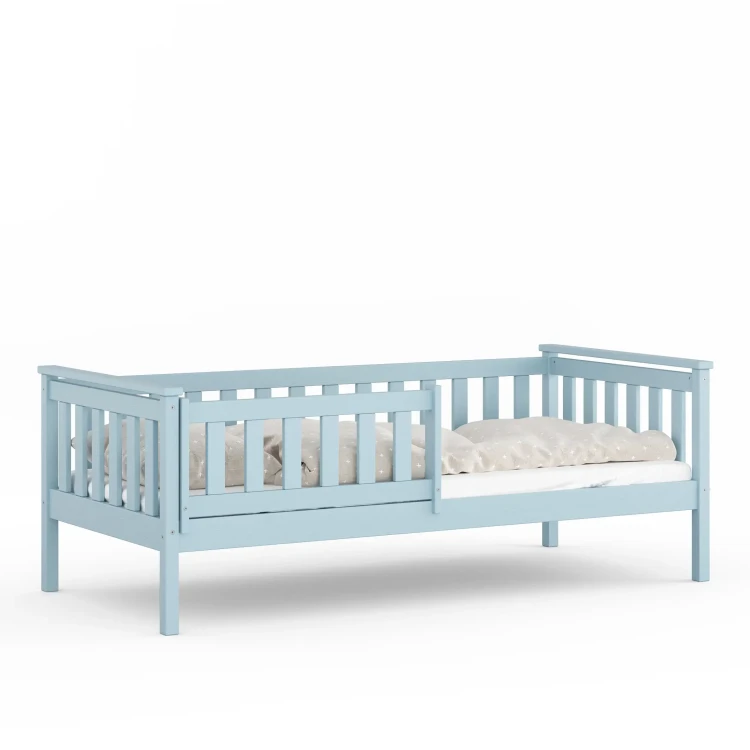 drewniane łóżko dziecięce z barierką w kolorze niebieskim, bezpieczne łóżko pojedyncze dla dziecka z litej sosny
