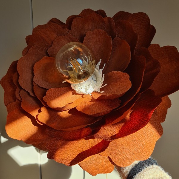 Lampa wisząca Peonia w kolorze terakota – dekoracyjna lampa do pokoju dziecięcego w kształcie kwiatu