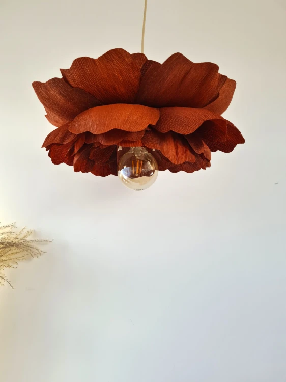 Lampa wisząca Peonia w kolorze terakota – dekoracyjna lampa do pokoju dziecięcego w kształcie kwiatu