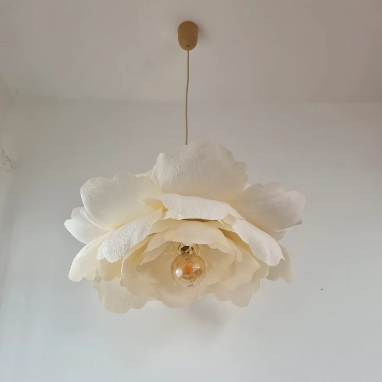 Lampa wisząca Peonia kremowa 70 cm – duża dekoracyjna lampa w kształcie kwiatu do wnętrz boho