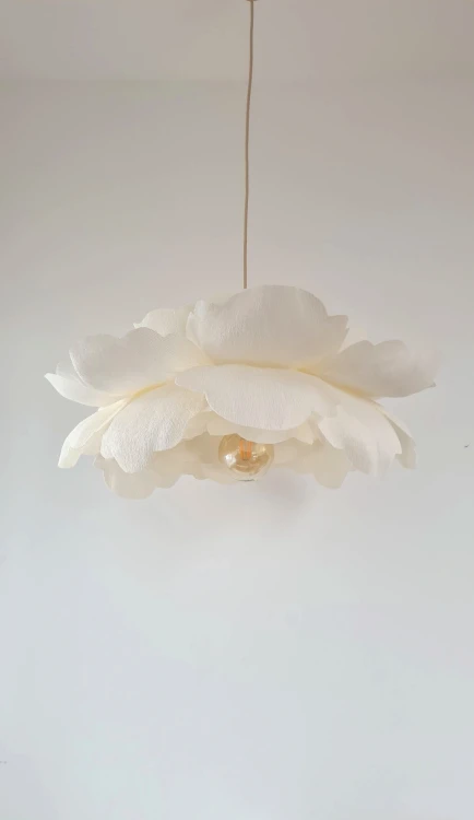 Lampa wisząca Peonia kremowa 70 cm – duża dekoracyjna lampa w kształcie kwiatu do wnętrz boho