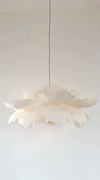 Lampa wisząca Peonia kremowa 70 cm – duża dekoracyjna lampa w kształcie kwiatu do wnętrz boho