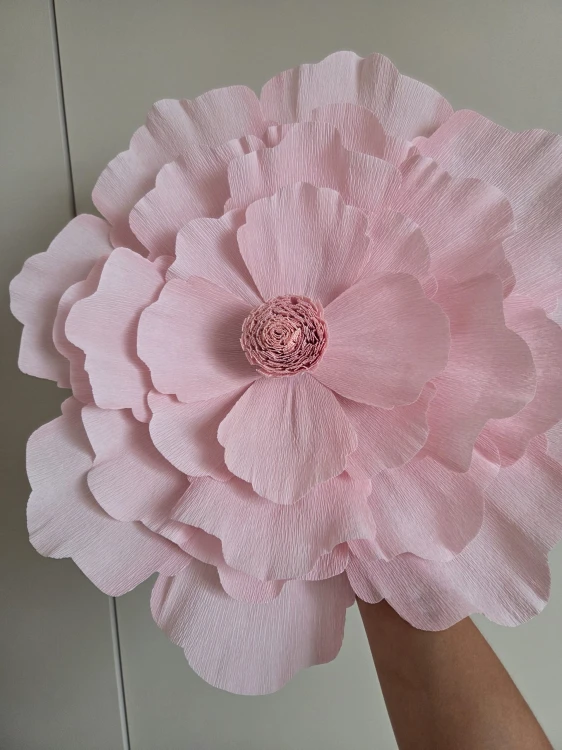 Lampka nocna LED ścienna w kształcie jasnoróżowego kwiatu – dekoracyjna lampka do pokoju dziecka