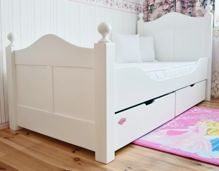białe łóżko drewniane LIWIA dla dziewczynki z szufladami i falistym zagłówkiem
