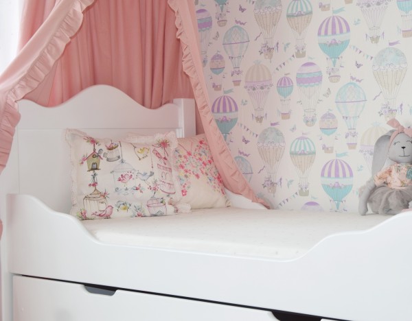 białe łóżko drewniane KIARA z szufladą do pokoju młodzieżowego