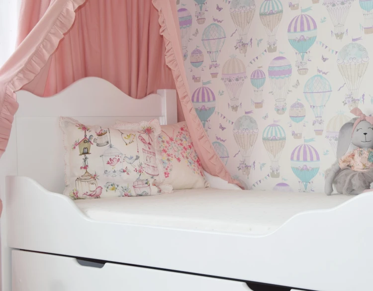 białe łóżko drewniane KIARA z szufladą do pokoju młodzieżowego