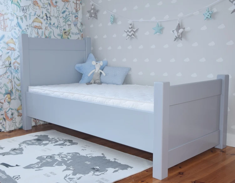 szare łóżko młodzieżowe MERAVI z szufladą drewniane w nowoczesnym pokoju