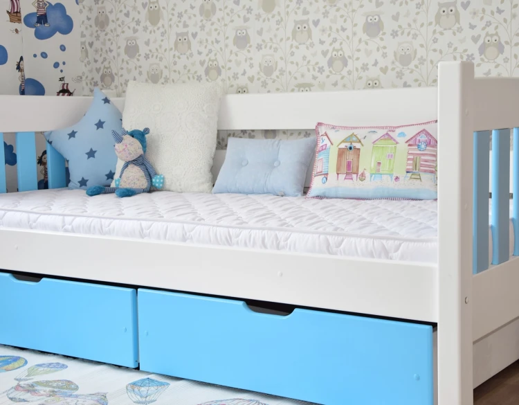 łóżko sofka MAXI biało błękitne drewniane z szufladami do pokoju młodzieżowego