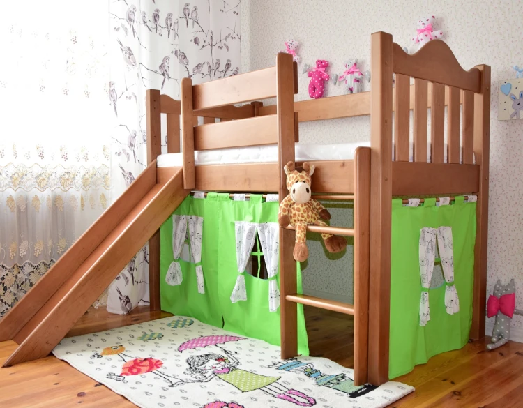 drewniane łóżko dziecięce ZAMECZEK miodowe ze zjeżdżalnią antresola