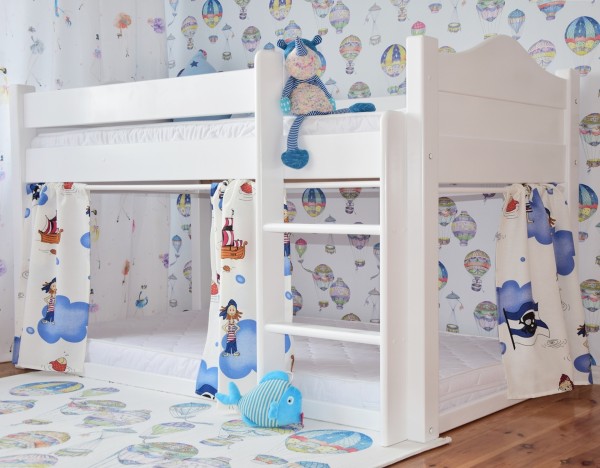 łóżko dziecięce MIKA piraci drewniane z zasłonami i dodatkowym miejscem do spania