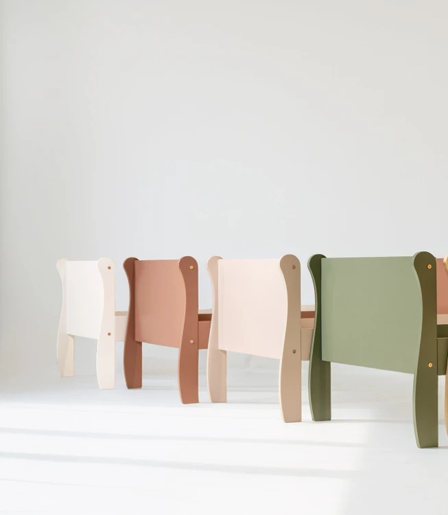 Łóżko dziecięce Paris z naturalnego drewna sosnowego z szufladą