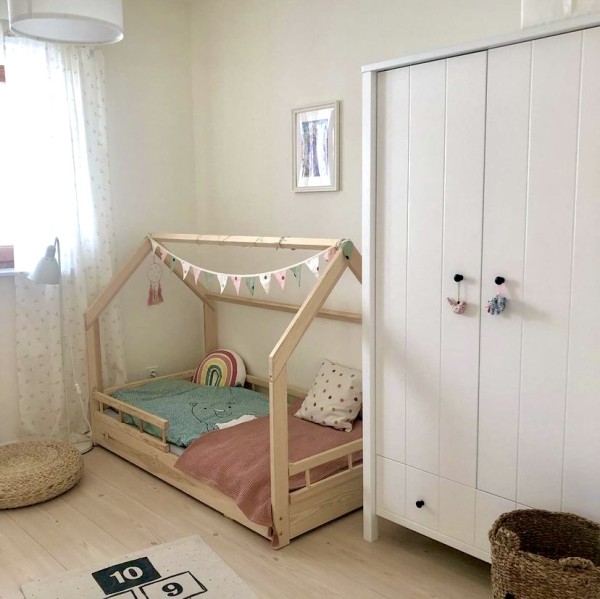 Drewniana szafa dwudrzwiowa dla dziecka Biała Allpin