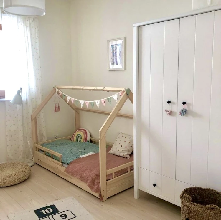 Drewniana szafa dwudrzwiowa dla dziecka Biała Allpin