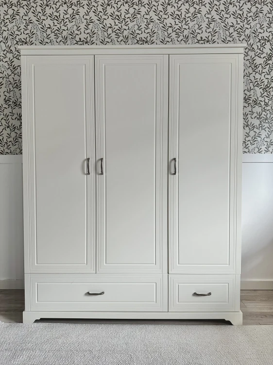 Trzydrzwiowa szafa dziecięca Melody – widok z przodu