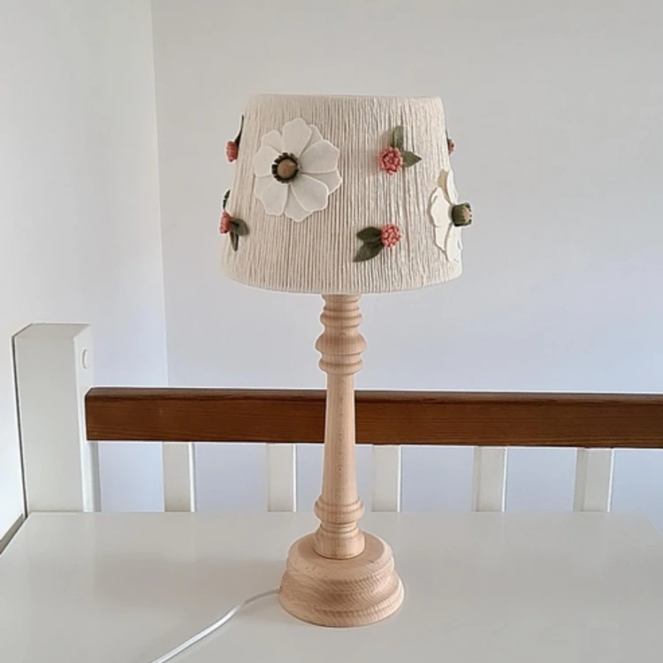 Drewniana Lampa Nocna z Kwiatami do Pokoju Dziewczynki