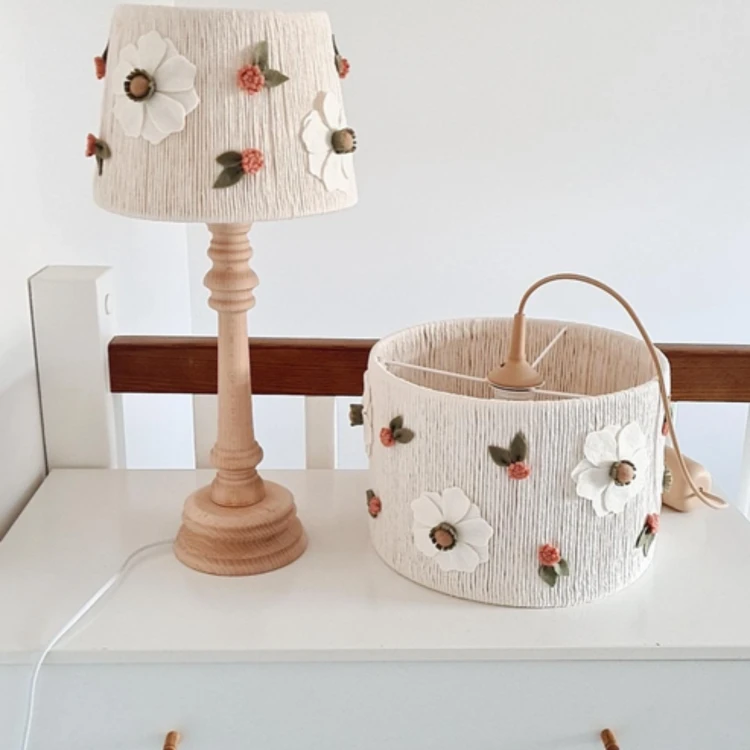 Drewniana Lampa Nocna z Kwiatami do Pokoju Dziewczynki