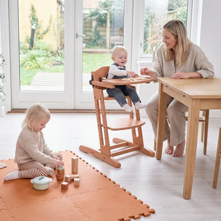 krzesełko BabyDan DanChair z tacką DanTray drewniane