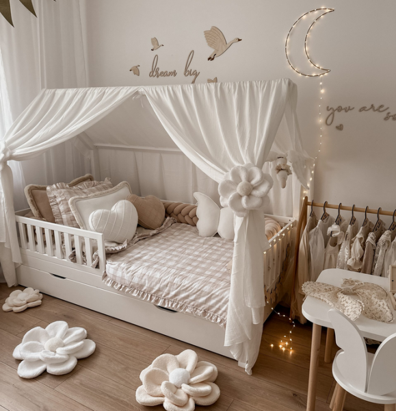 Zasłonki muślinowe do łóżeczka domek