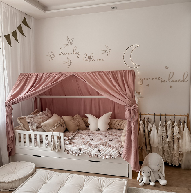 Zasłonki muślinowe do łóżeczka domek