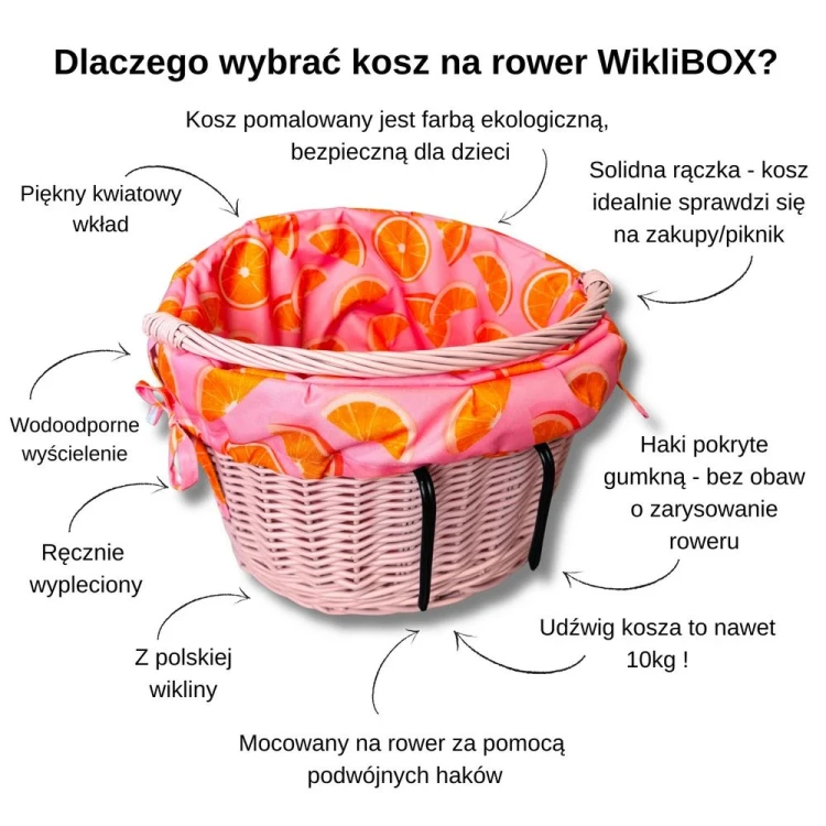różowy koszyk wiklinowy na rower z wkładem pomarańcze
