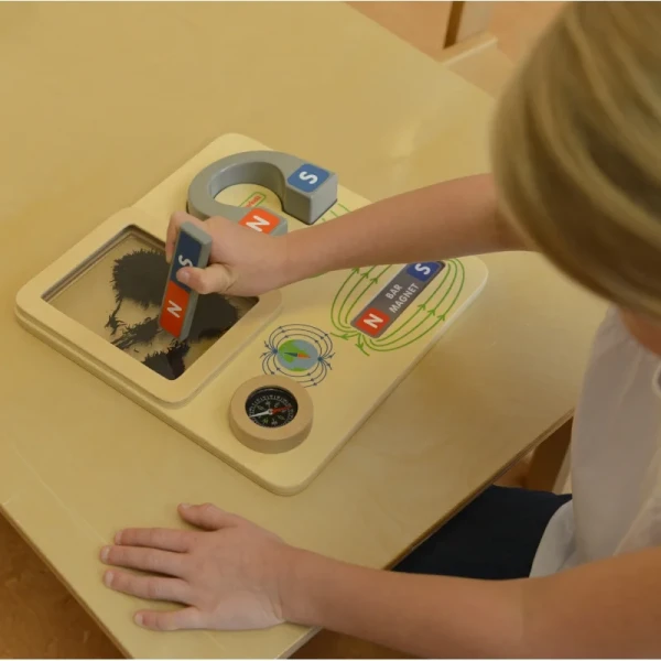 Drewniana tablica edukacyjna Masterkidz do nauki magnetyzmu