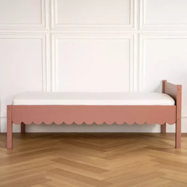 Drewniane łóżko dziecięce SOFIA NB w stylu Montessori