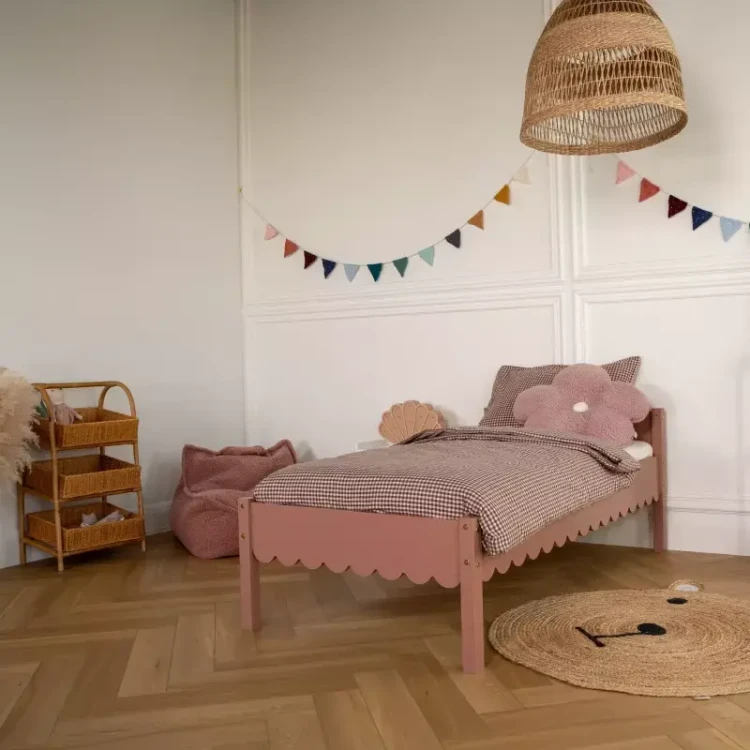 Drewniane łóżko dziecięce SOFIA NB w stylu Montessori