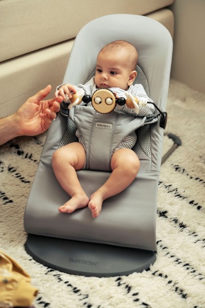 Ergonomiczny leżaczek BabyBjörn z naturalnym kołysaniem