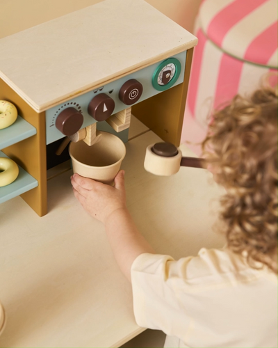 KID'S CONCEPT Drewniana kawiarnia do zabawy – zestaw małego baristy