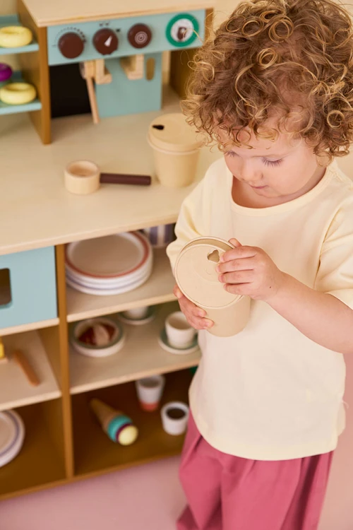 KID'S CONCEPT Drewniana kawiarnia do zabawy – zestaw małego baristy