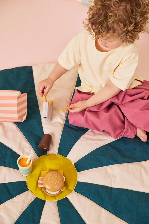 KID'S CONCEPT - drewniany zestaw do zabawy w retaurację „menu hamburgerowe”