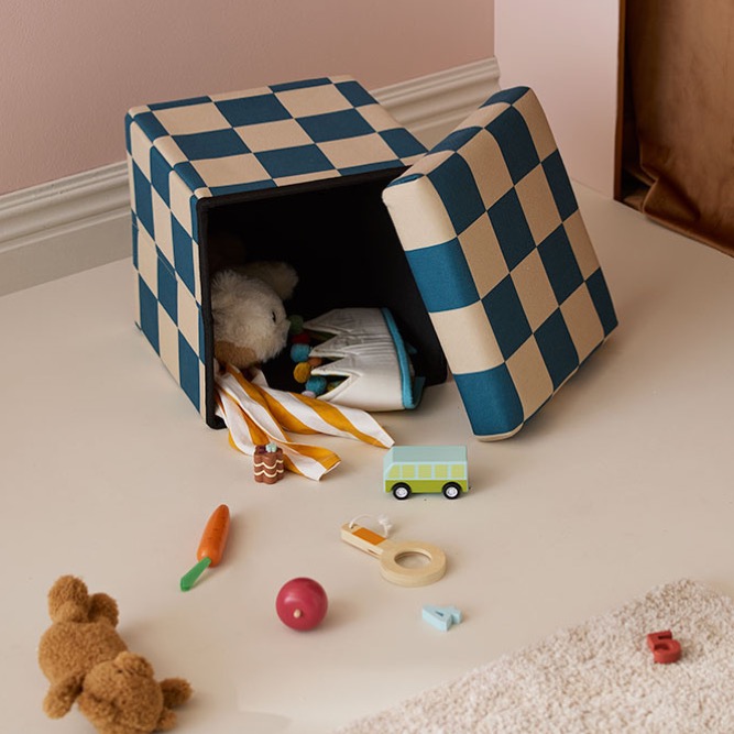 pol_pl_Kids-Concept-Pufa-ze-schowkiem-w-szachownice-30-cm-check-teal-36005_6.jpg