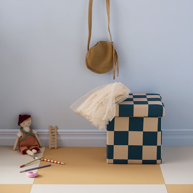 pol_pl_Kids-Concept-Pufa-ze-schowkiem-w-szachownice-30-cm-check-teal-36005_10.jpg
