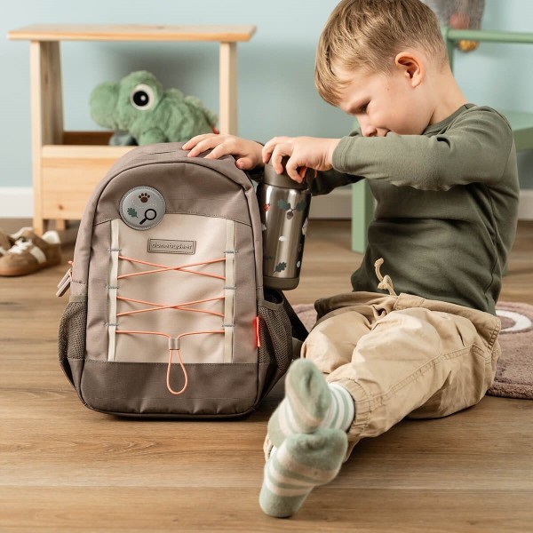 Done by Deer Junior Tiny Trails Sand 13L – plecak dla dziecka do przedszkola i na wycieczki z regulowanymi szelkami i elementami odblaskowymi.