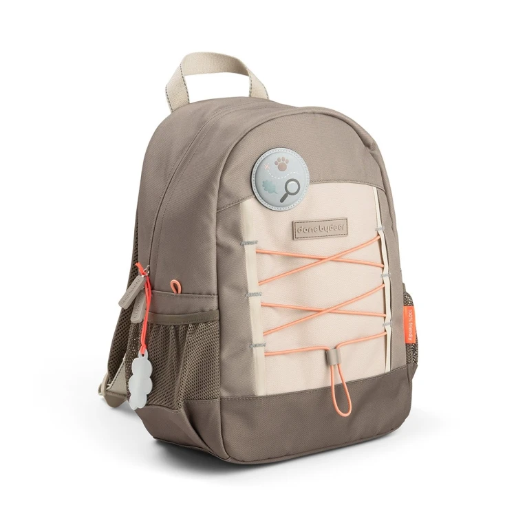 Done by Deer Junior Tiny Trails Sand 13L – plecak dla dziecka do przedszkola i na wycieczki z regulowanymi szelkami i elementami odblaskowymi.