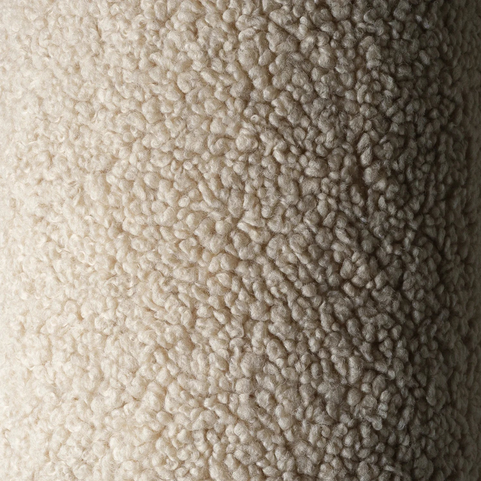 Zbliżenie tkaniny boucle fotela Biscuit MOMO Chair