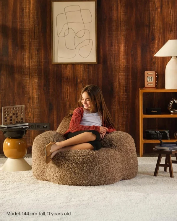 Fotel młodzieżowy Truffle MOMO Chair w aranżacji salonu
