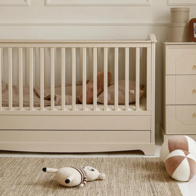 Łóżeczko niemowlęce Bellamy Royal Timeless 70x140 cm z szufladą latte