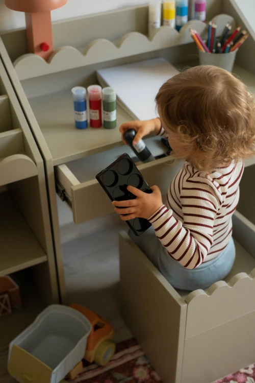 pol_pl_Zestaw-dzieciecy-Book-Nook-sage-biurko-Montessori-z-dwoma-krzeselkami-1175_18.jpg