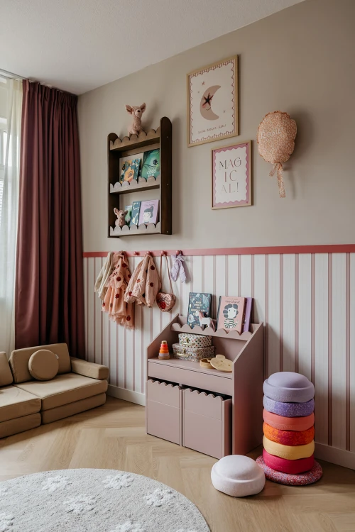 pol_pl_Zestaw-dzieciecy-Book-Nook-vintage-rose-biurko-Montessori-z-dwoma-krzeselkami-1206_9.jpg