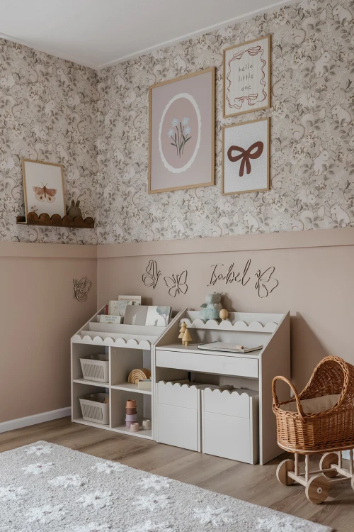 pol_pl_Zestaw-dzieciecy-Book-Nook-latte-biurko-Montessori-z-dwoma-krzeselkami-1174_14 (1).jpg