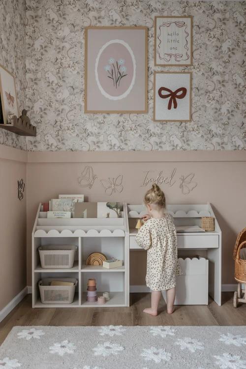 pol_pl_Zestaw-dzieciecy-Book-Nook-latte-biurko-Montessori-z-dwoma-krzeselkami-1174_13 (1).jpg