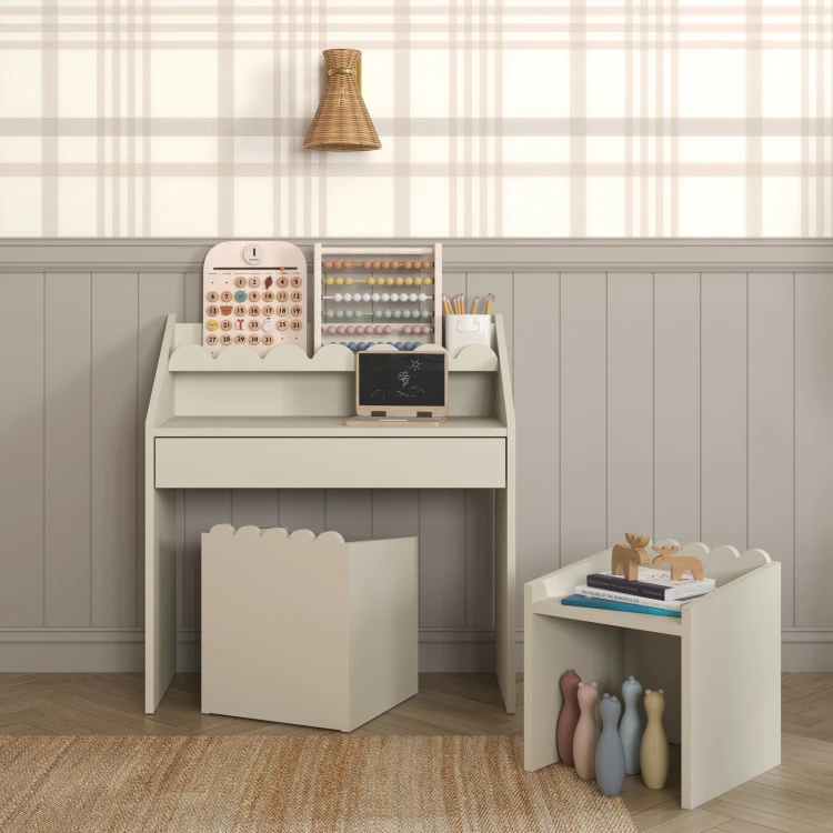 pol_pl_Zestaw-dzieciecy-Book-Nook-latte-biurko-Montessori-z-dwoma-krzeselkami-1174_10 (1).jpg