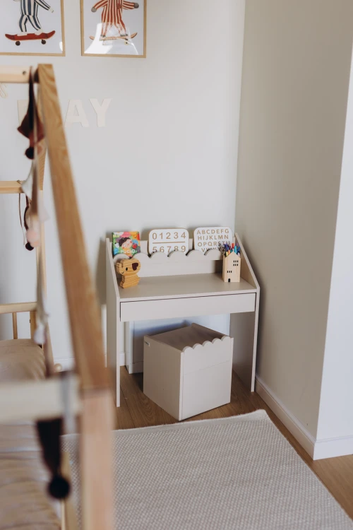 pol_pl_Biurko-Montessori-Book-Nook-latte-kompaktowe-biurko-dla-dzieci-1166_20.jpg