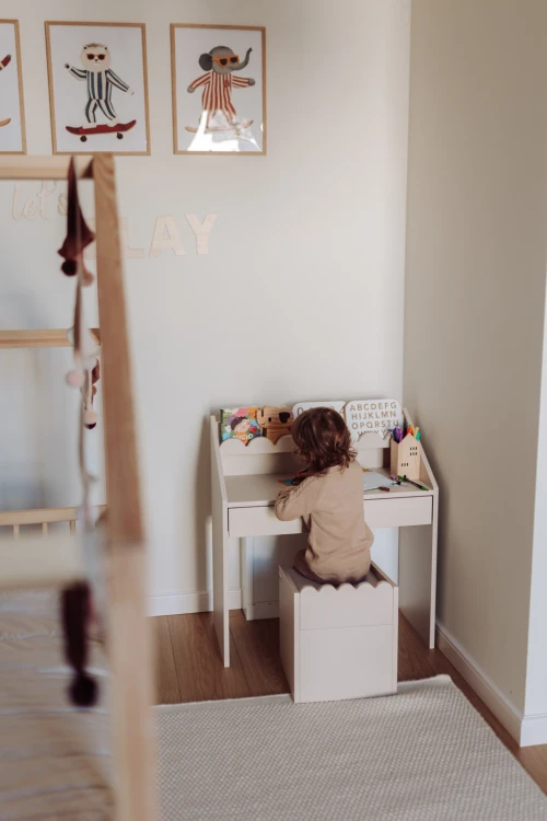 pol_pl_Biurko-Montessori-Book-Nook-latte-kompaktowe-biurko-dla-dzieci-1166_17.jpg