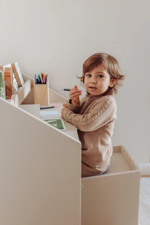 pol_pl_Biurko-Montessori-Book-Nook-latte-kompaktowe-biurko-dla-dzieci-1166_13.jpg