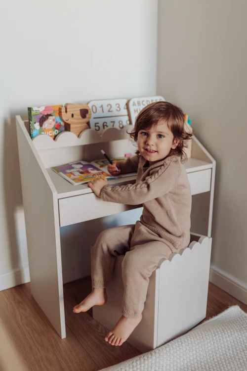 pol_pl_Biurko-Montessori-Book-Nook-latte-kompaktowe-biurko-dla-dzieci-1166_11.jpg