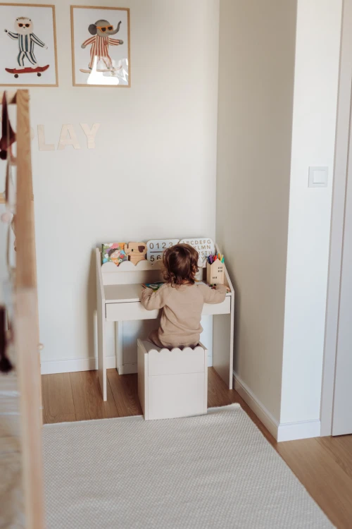 pol_pl_Biurko-Montessori-Book-Nook-latte-kompaktowe-biurko-dla-dzieci-1166_16.jpg